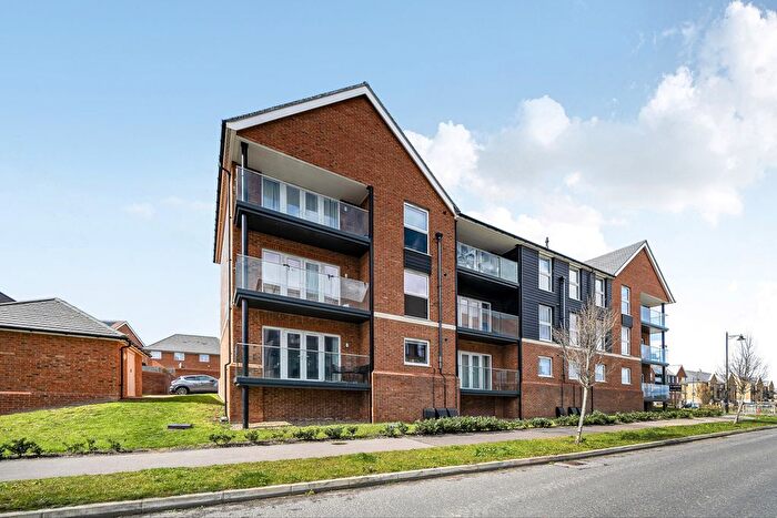 2 Bedroom Flat For Sale In Garland Rise, Weldon, Ebbsfleet Valley, DA10