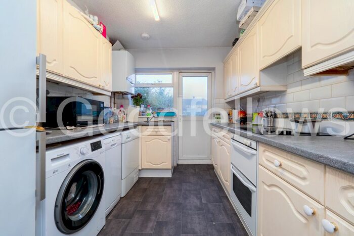 3 Bedroom Detached House To Rent In Aragon Road, Morden, Surrey, SM4