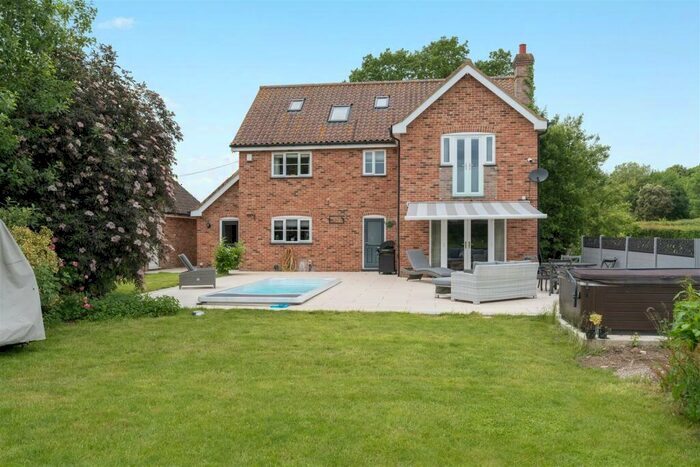 6 Bedroom Detached House For Sale In Spooner Row, Wymondham, NR18