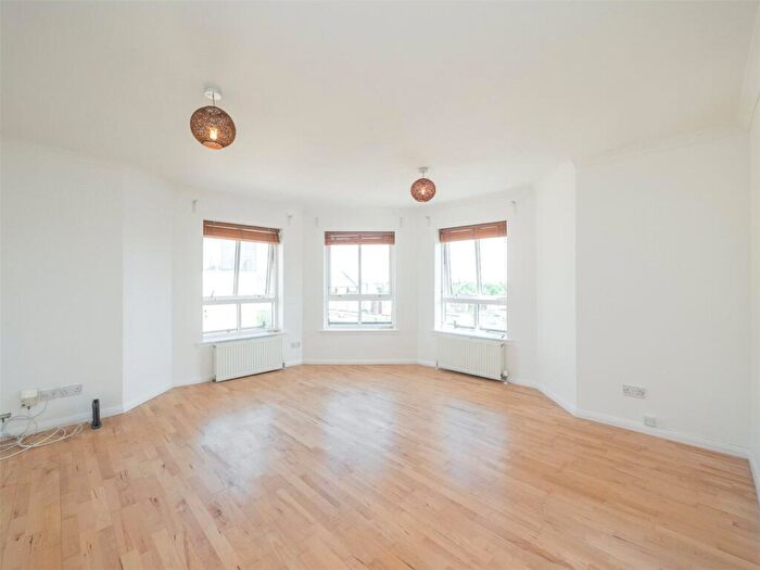 2 Bedroom Flat To Rent In McDonald Road, Edinburgh, EH7