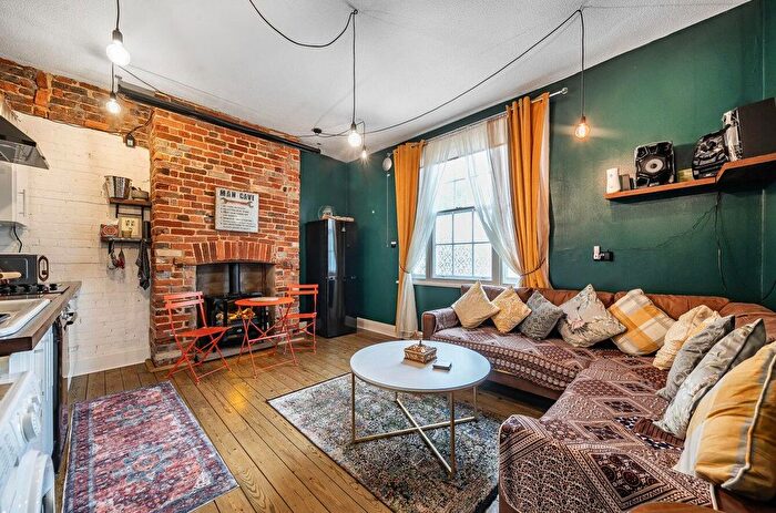 2 Bedroom Flat For Sale In The Rear, Pantiles, Tunbridge Wells, TN2