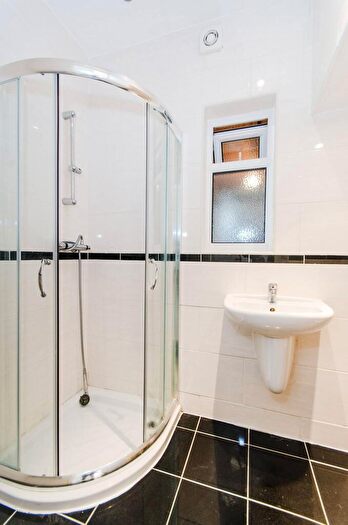 3 Bedroom Semi-Detached House To Rent In The Avenue, Pinner, HA5