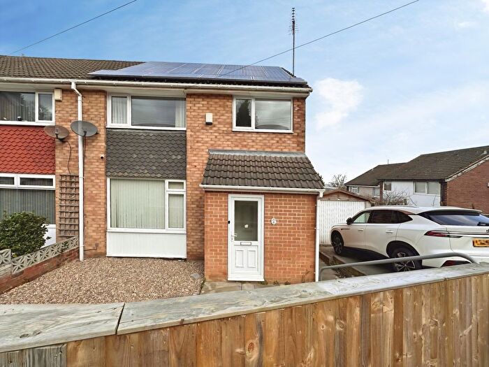 3 Bedroom End Terrace House For Sale In Manor Farm Gardens, Leeds, LS10
