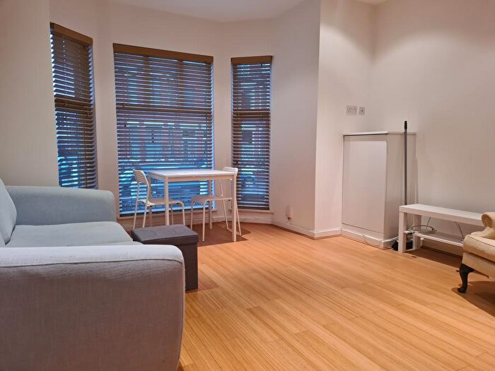 2 Bedroom Apartment To Rent In Tabley Road, London, N7