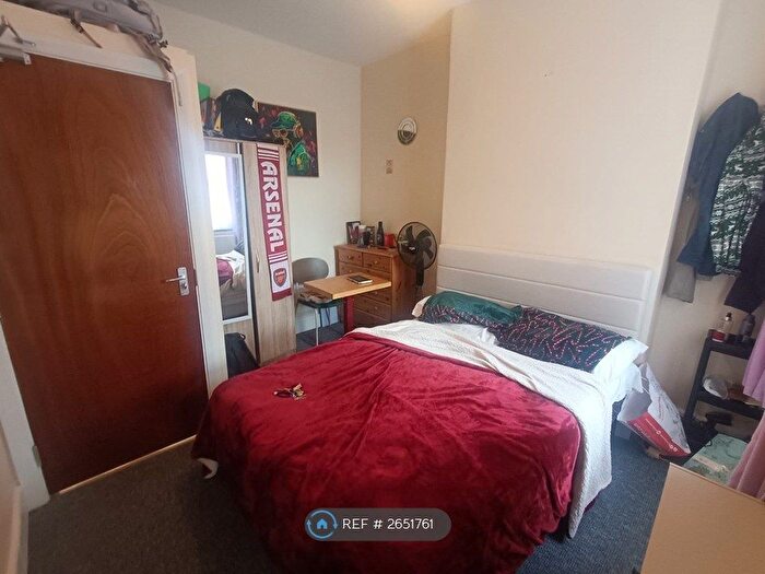 Studio To Rent In Hornsey Park Road, London, N8