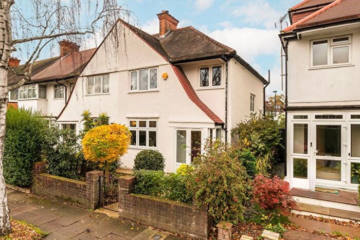 3 Bedroom Property For Sale In Princes Avenue, Acton, W3