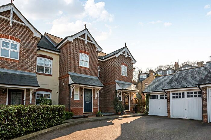 4 Bedroom Terraced House For Sale In Kingsclere Place, Enfield, EN2