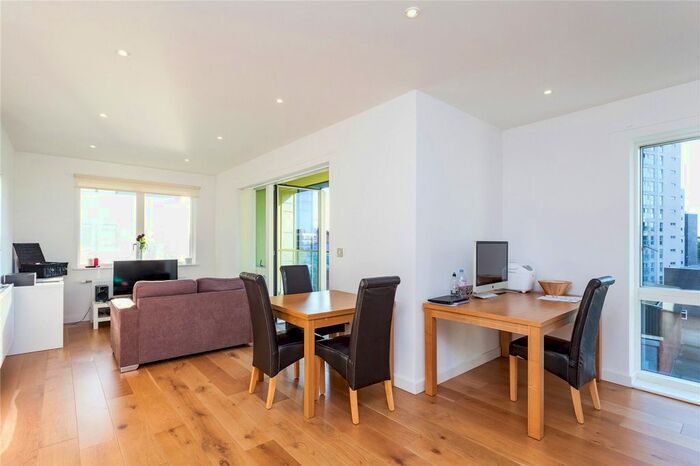 2 Bedroom Flat To Rent In Acton Apartments, Branch Place, London, N1