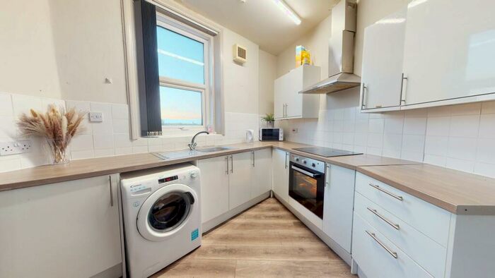 5 Bedroom Flat To Rent In Spekeland Road, Wavertree, L7