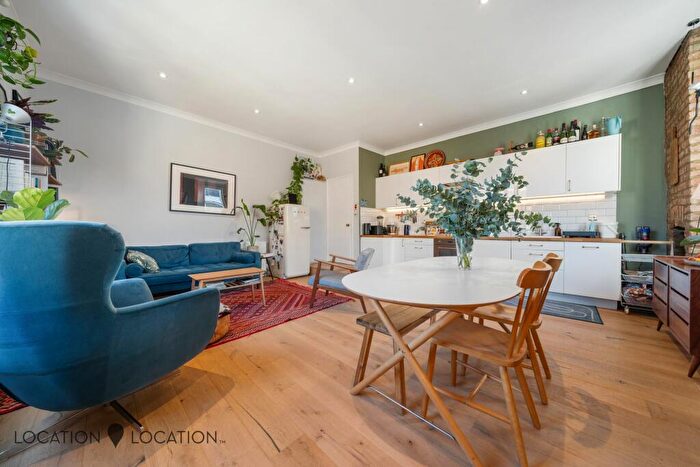3 Bedroom End Of Terrace House For Sale In Brooke Road, London, N16