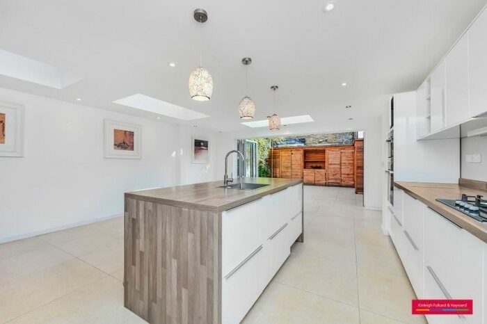 4 Bedroom Flat To Rent In Langford Road, London, SW6