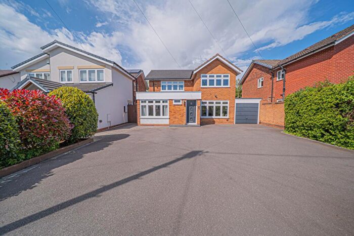 4 Bedroom Detached House For Sale In Hanbury Road, Dorridge, B93