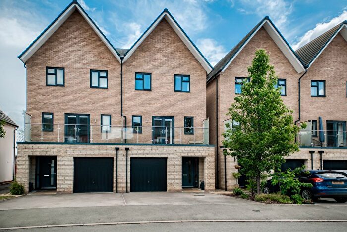 4 Bedroom Semi Detached House For Sale In Western Heights Road, Meon Vale, Stratford-Upon-Avon, CV37