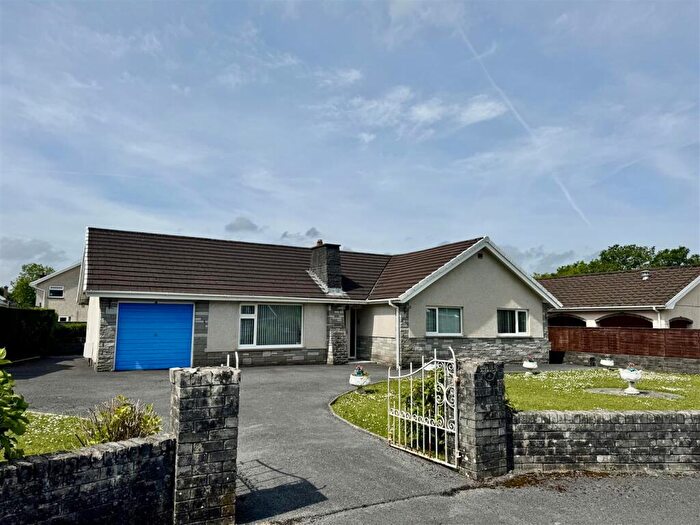 3 Bedroom Detached Bungalow For Sale In James Griffiths Road, Ammanford, SA18