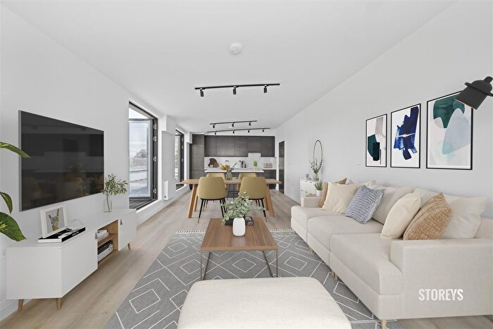 2 Bedroom Flat To Rent In Akeman Street, Tring, HP23