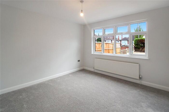 3 Bedroom Bungalow For Sale In Bridgwater Drive, Westcliff-on-Sea, Essex, SS0