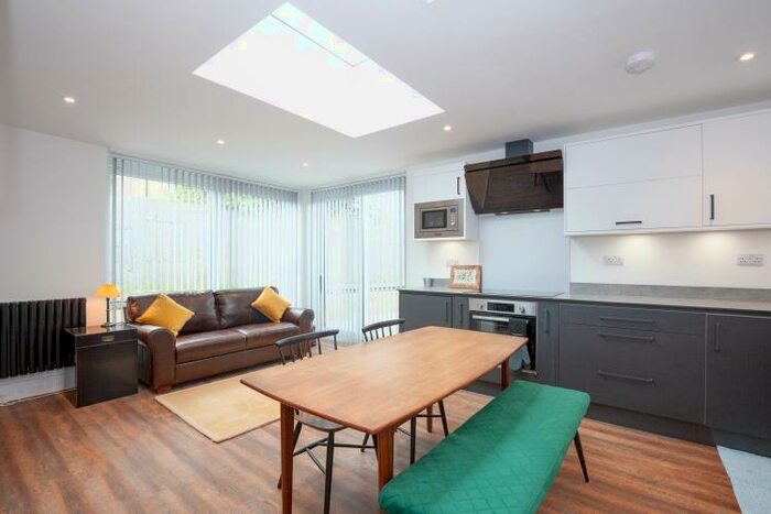 4 Bedroom House To Rent In Colterne Close, Headington, OX3