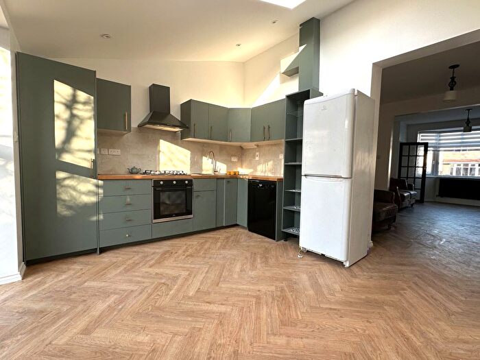 3 Bedroom Terraced House To Rent In Hedworth Avenue, Cheshunt, Waltham Cross, EN8