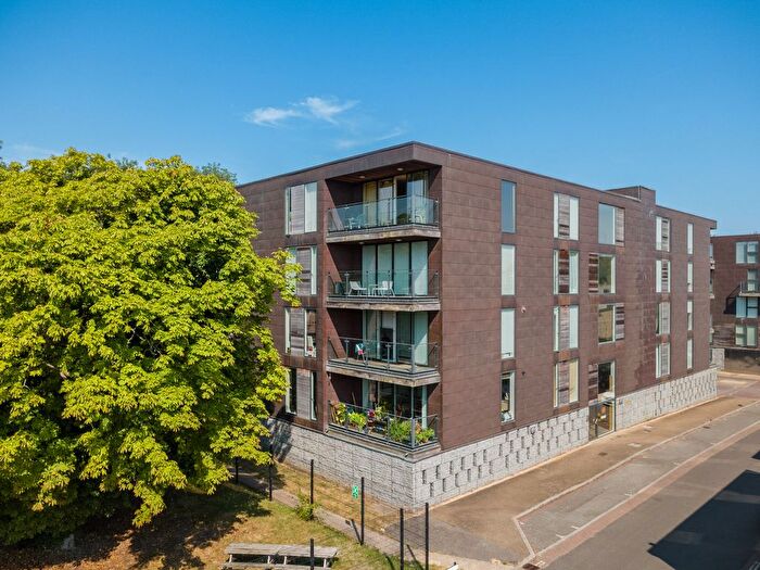 2 Bedroom Flat For Sale In Kingfisher Way, Cambridge, CB2