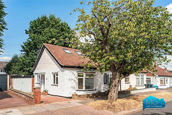 4 Bedroom Bungalow To Rent In Lytton Avenue, London, N13