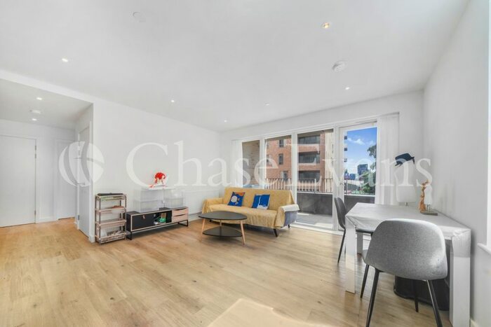 2 Bedroom Flat To Rent In Mary Neuner Road, Clarendon, Hornsey, London, N8