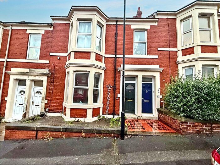 2 Bedroom Flat For Sale In Wingrove Gardens, Fenham, Newcastle Upon Tyne, NE4