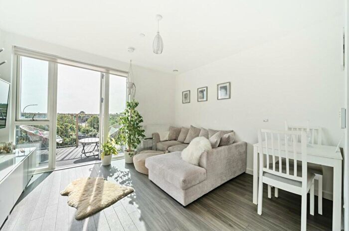 1 Bedroom Flat To Rent In Grosvenor Court, Adenmore Road, London, SE6