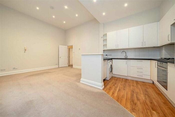 3 Bedroom Flat To Rent In Rodmarton Street, London, W1U