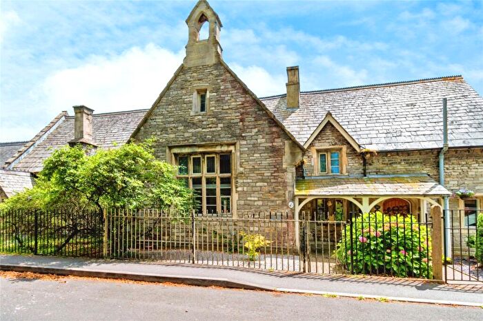 2 Bedroom Semi-Detached House For Sale In Peartree Road, Southampton, Hampshire, SO19