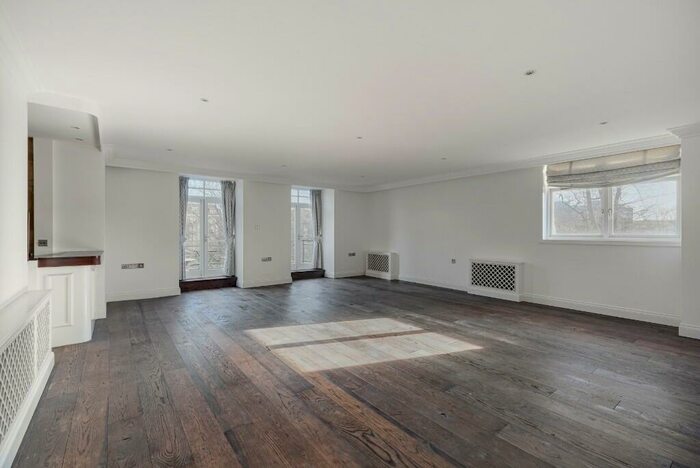 4 Bedroom Apartment To Rent In Avenue Road, St Johns Wood, London, NW8