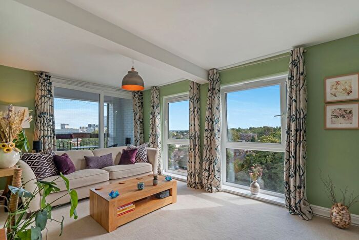 2 Bedroom Flat For Sale In Blackbush Close, Sutton, SM2