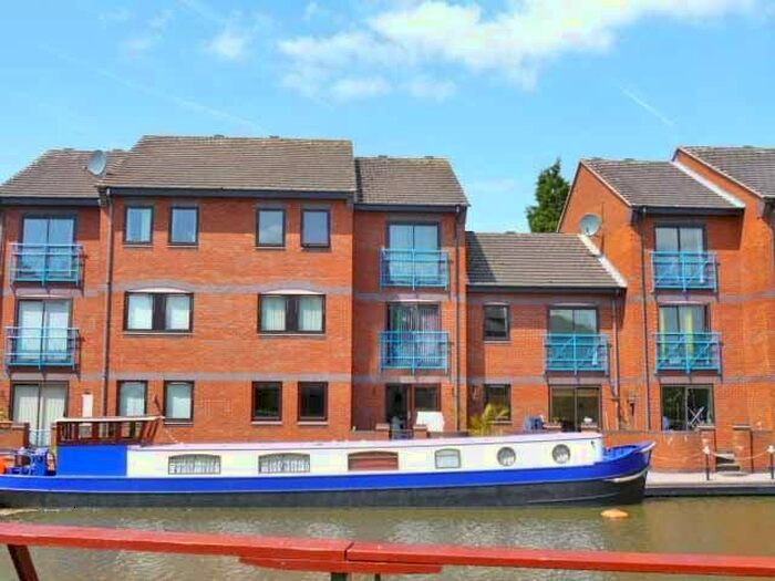2 Bedroom Flat To Rent In Evans Croft, Tamworth, Staffordshire, B78