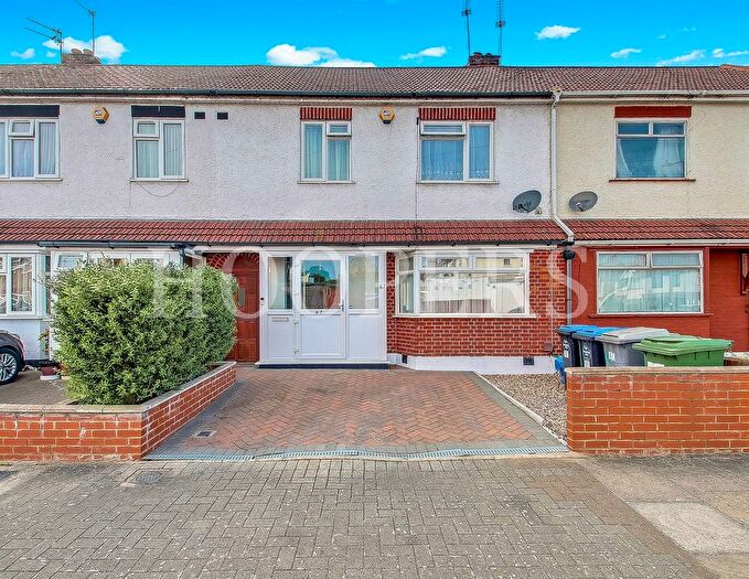 3 Bedroom Terraced House For Sale In St Raphaels Way, London, NW10