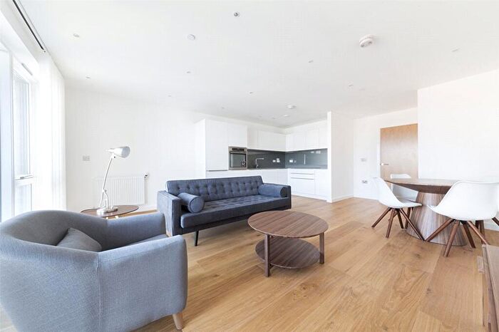 2 Bedroom Apartment To Rent In Turnberry Quay, London, E14