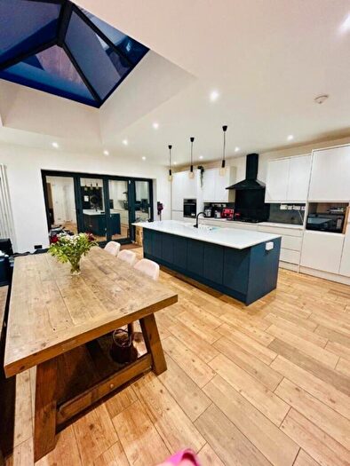 4 Bedroom Semi-Detached House To Rent In Russell Lane, London, N20