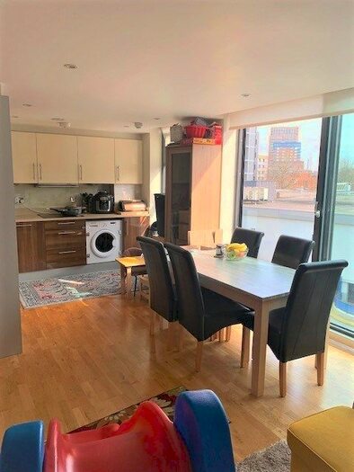 2 Bedroom Flat To Rent In Bunton Street, London, London, SE18