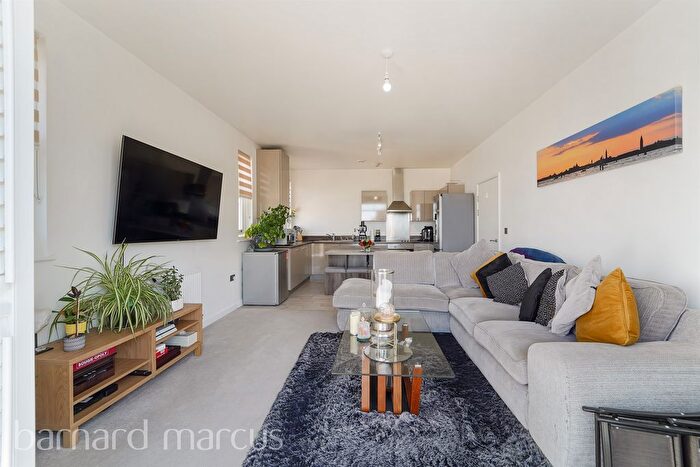2 Bedroom Flat For Sale In Chambers Park Hill, London, SW20