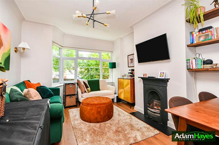 2 Bedroom Flat For Sale In Eversleigh Road, Finchley, N3