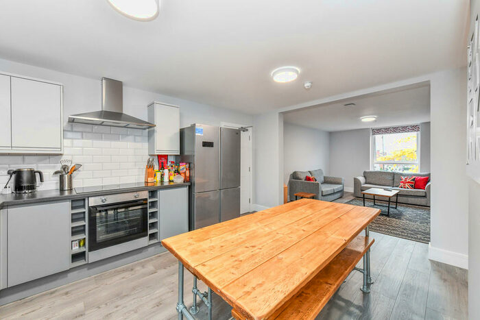 6 Bedroom Apartment To Rent In High Road, Beeston, NG9