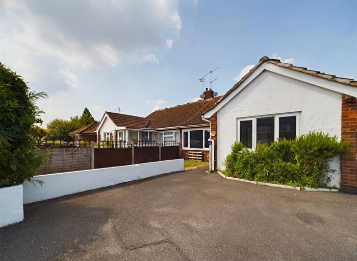 3 Bedroom Bungalow To Rent In Brunel Road, Maidenhead, Berkshire, SL6