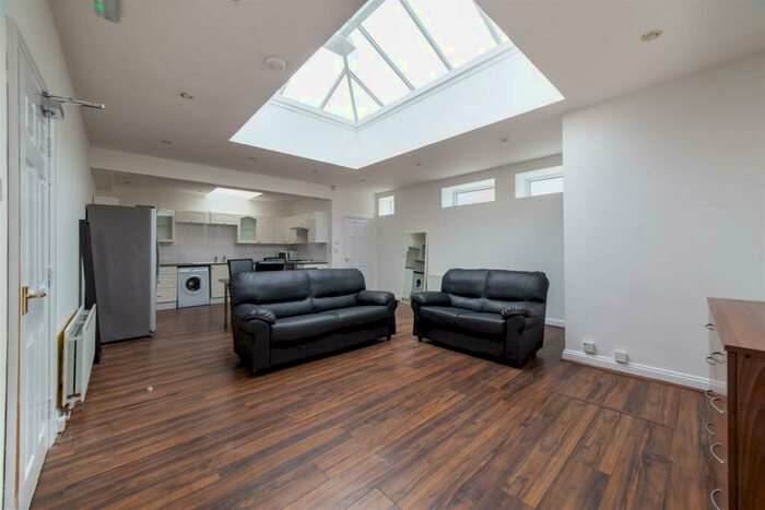 4 Bedroom Flat To Rent In **En-Suite Rooms** £pppw - Holly Avenue, Jesmond, NE2