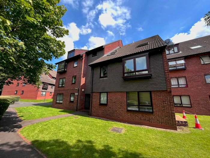 2 Bedroom Flat To Rent In Humphrey Middlemore Drive, Birmingham, B17