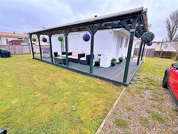 3 Bedroom Chalet For Sale In Humberston Fitties, Humberston, Grimsby, N.E. Lincs, DN36