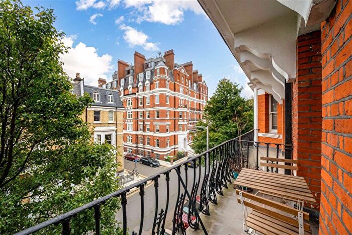 2 Bedroom Flat To Rent In Drayton Gardens, London, SW10