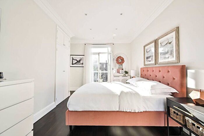 Studio To Rent In Talgarth Road, Barons Court, London, W14