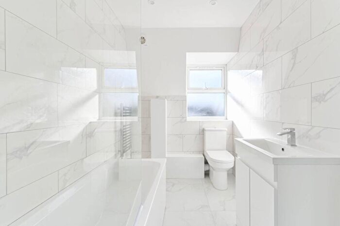 2 Bedroom Flat To Rent In Peckham Rye, Peckham Rye, London, SE15