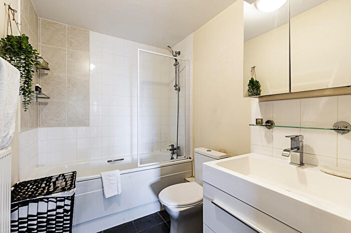1 Bedroom Flat To Rent In Millharbour, London, E14