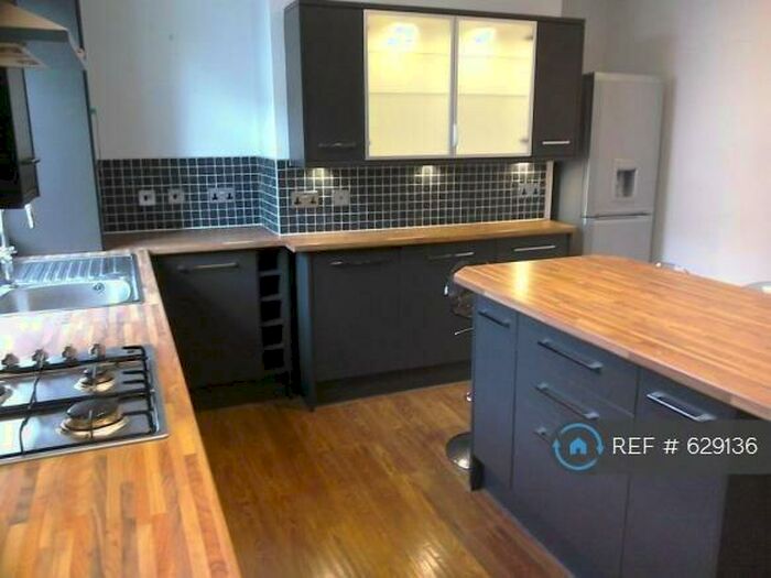 2 Bedroom Terraced House To Rent In Albert Street, Cleckheaton, BD19