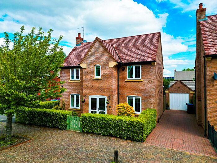 3 Bedroom Detached House For Sale In Old Farm Close, Rugby, CV22