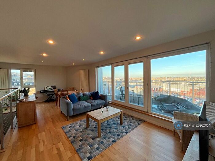 3 Bedroom Penthouse To Rent In East London Street, Edinburgh, EH7